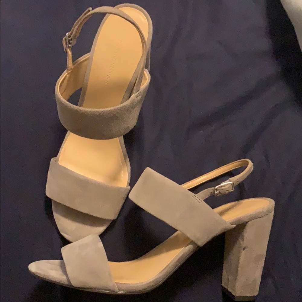 Banana Republic hazy grey, suede pumps